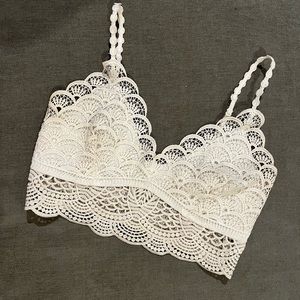 💯FREE* 
Free People bralette white (*with $75 purchase)